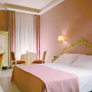 romulus.it-romehotels.com/